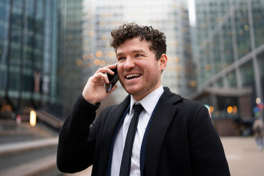 Man talking on phone in city
