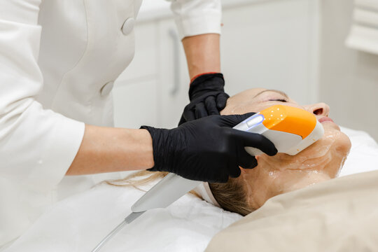 Professional Ultraformer Facial Skin Treatment Procedure