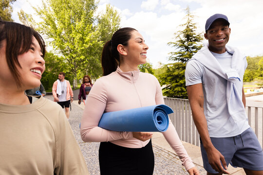 Friends enjoying outdoor workout in Madrid Rio
