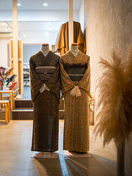 Mannequins dressed in traditional Japanese kimono fashion in a shop