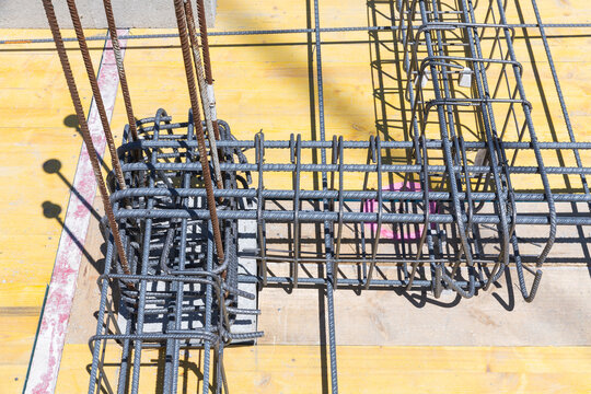 Reinforcing steel elements