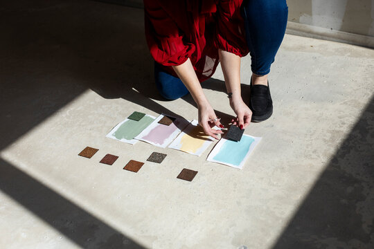 Anonymous decorator deciding options for space renovation 