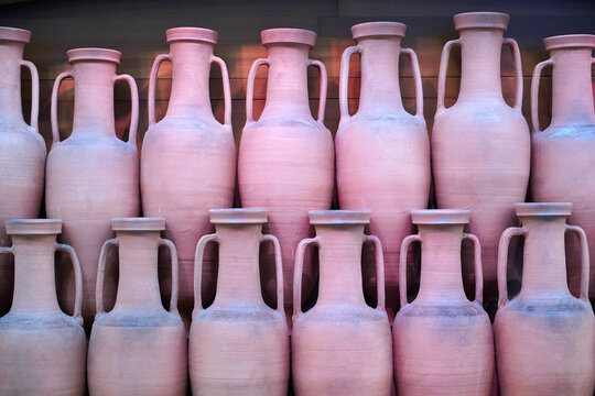 Large amphorae used in ancient times to transport wine, olive oil, fish sauces, honey or cereals.