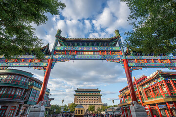 Fototapeta premium Beijing Central Axis: The Iconic Zhengyangmen Gate and Wupailou Archway at Qianmen Street in Summer