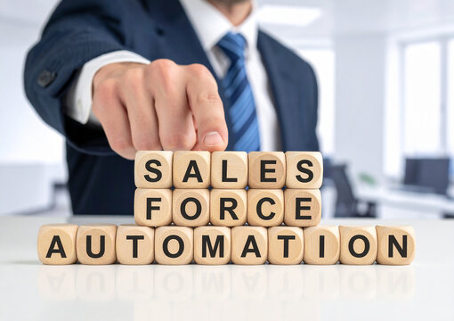 sales force automation - Geschäftsmann zeigt auf das Wort "sales force automation"