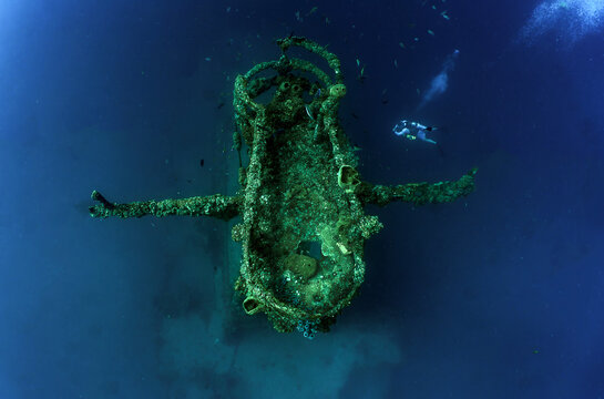 Monolith of the Deep: Silhouette of the USCGC Duane Shipwreck Mast, Key Largo