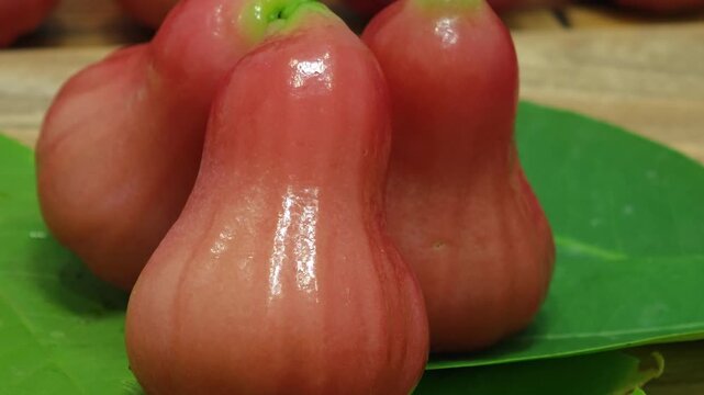Fresh, ready-to-eat organic rose apples.