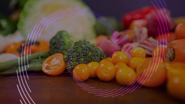 On play broccoli and tomatoes staying still while rings rotating and pulsing, highlighting color