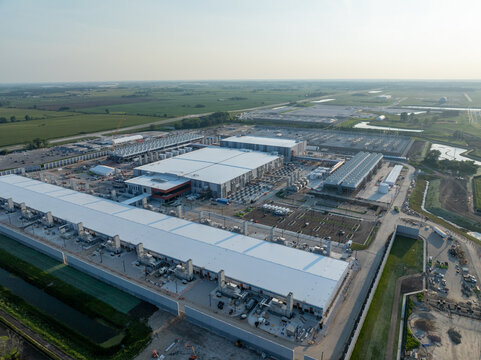 Mount Pleasant, Wisconsin, USA - August 7, 2025: Aerial view of Microsoft&rsquo;s Fairwater AI data center under construction, a multibillion-dollar facility expected to open in 2026.