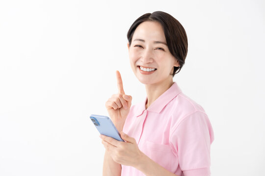 女性　スマホ