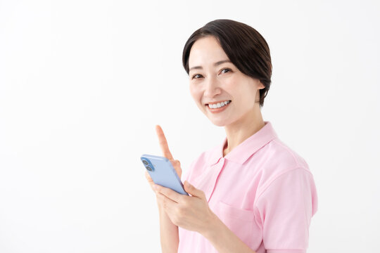 女性　スマホ