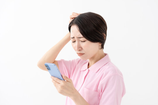驚く　悩む　女性