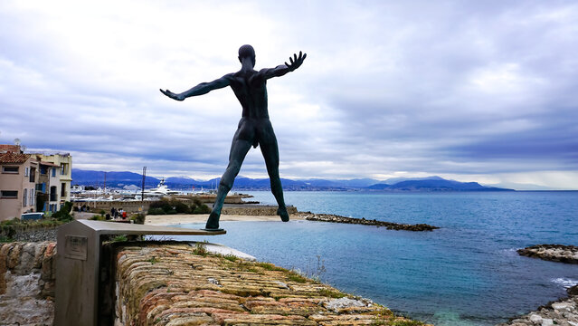 Antibes, France - March 10, 2026: Sculpture named Le Defi or The Challenge in the walls in the old town. The art by Nicolas Lavarenne is aligned with the horizon, creating a beautiful visual effect.