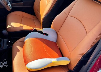 ジュニアシートを乗せた車 © 菜々 西山