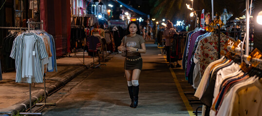 Obraz premium Thai Girl at Recreation Pak and Shopping