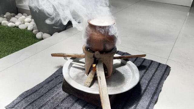 Traditional Kiri Ithiraweema milk boiling ceremony symbolizing prosperity in Sri Lankan New Year