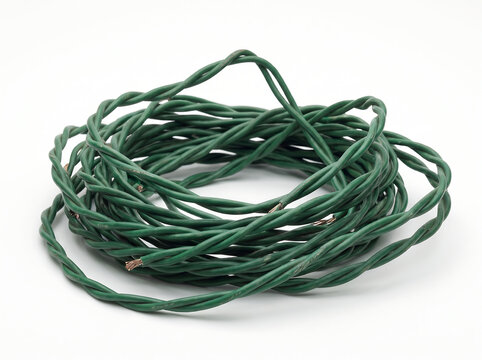 Long flexible electrical wire with twisted copper conductor