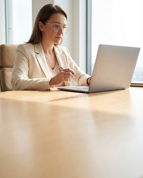 professional female psychologis working on laptop at desk in modern office  
