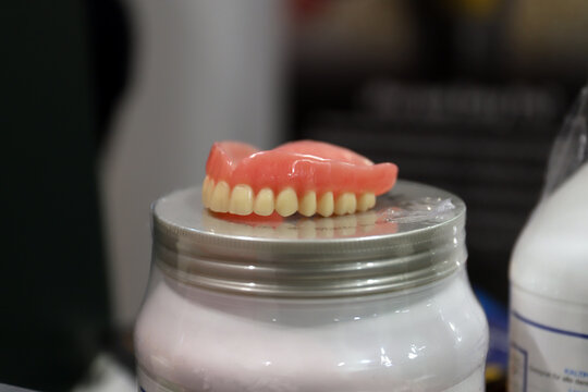 dentaduras postizas y pr&oacute;tesis dental