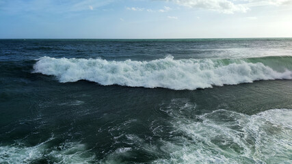Fototapeta premium ocean wave crest foam surface water texture horizon sky