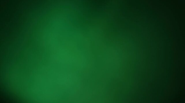 Una toma de cerca de un fondo abstracto de color verde con un degradado ligero desenfocado en movimiento