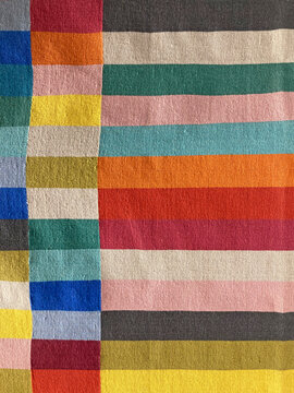 formas geom&eacute;tricas rayas rectas de color con textura sobre alfombras y material textil moqueta IMG_5047-as26