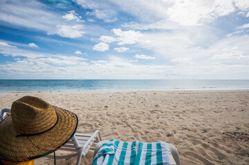 Obraz premium Sunhat resting, waves doing the talking, New Grand Bahamas, The Bahamas