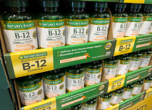 Nature's Bounty B12 Vitamin Quick Dissolve Tablets Display Supplement Aisle Warehouse Store Costco