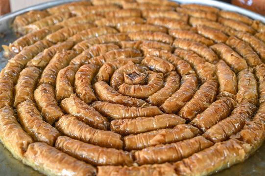 Rolled baklava, commonly known in Turkish as Sarı Burma or in Greek as Saraigli. Thin layers of fillo pastry rolled into coils. Turkish delicacy.