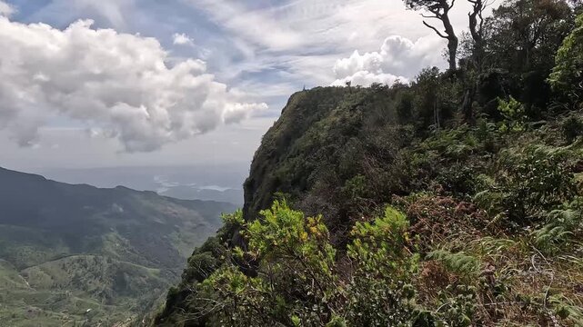 World&rsquo;s End Sheer Cliff at Horton Plains National Park &ndash; Dramatic Mountain Drop in Sri Lanka UNESCO Site