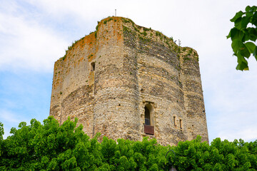 The unique 12th-century medieval tower of Houdan (Houdan Keep) with its four circular turrets in the French department of Yvelines in the Paris Region © Alexandre ROSA