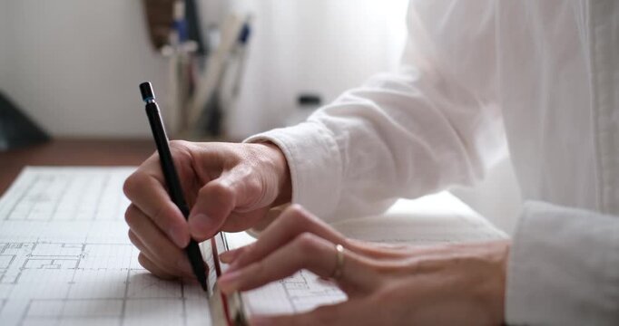建築図面を製図する日本人建築士の手元 A Japanese architect drawing architectural drawings