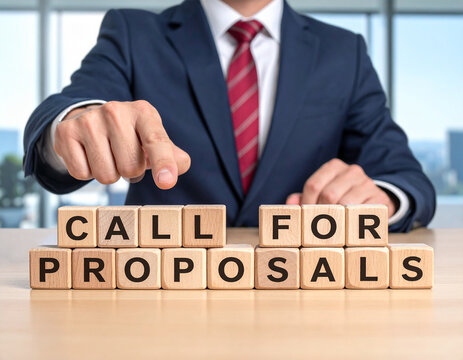Call For Proposals - Geschäftsmann zeigt auf das Wort "Call For Proposals"
