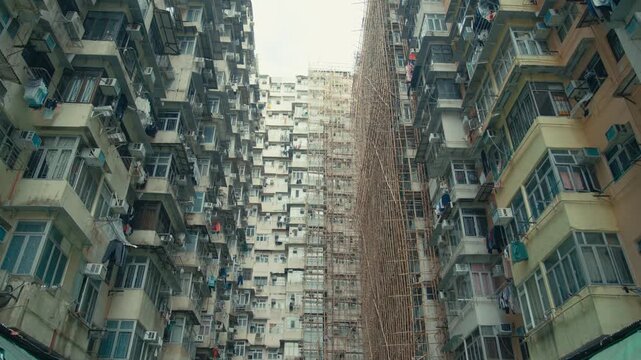 Hong Kong Monster Building Courtyard with Dense Residential Facades (1)