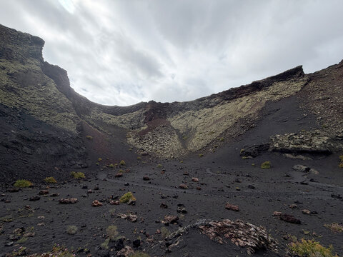 Interior del cr&aacute;ter del Volc&aacute;n de los Cuervos en Lanzarote
