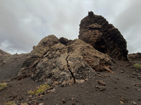 Grieta en formaci&oacute;n geol&oacute;gica de lava, Lanzarote, Timanfaya