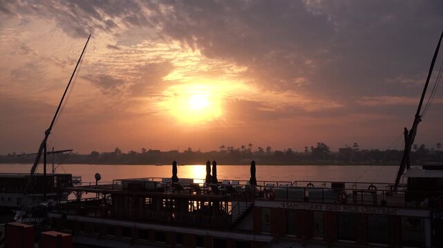 ナイル川の夕暮れ｜Nile River Sunset in Luxor Egypt