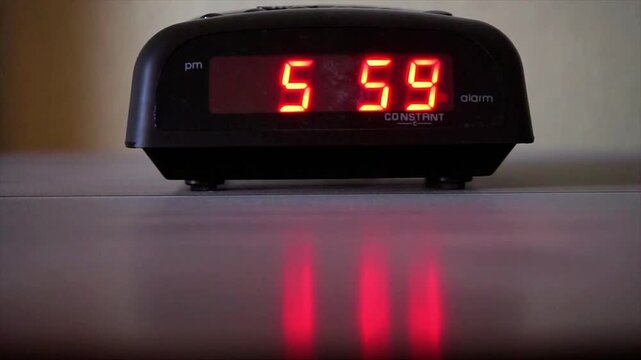 Digital Alarm Clock Switching from 559 to 600 AM Morning Wake Up Call in 4K
