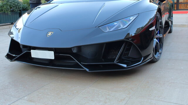 Lamborghini nera parcheggiata a Monte- Carlo, Monte - Carlo a Monaco 2 gennaio 2026