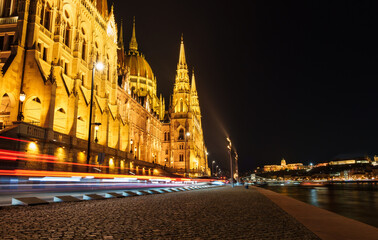 Obraz premium Captivating long exposure view of the Hungarian Parliament Building illuminated at night in Budapest crossing the Danube river dramatic European architecture travel photography