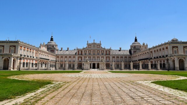 La fa&ccedil;ade ouest du palais royal d&rsquo;Aranjuez en Espagne