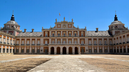 Obraz premium La façade ouest du palais royal d’Aranjuez en Espagne