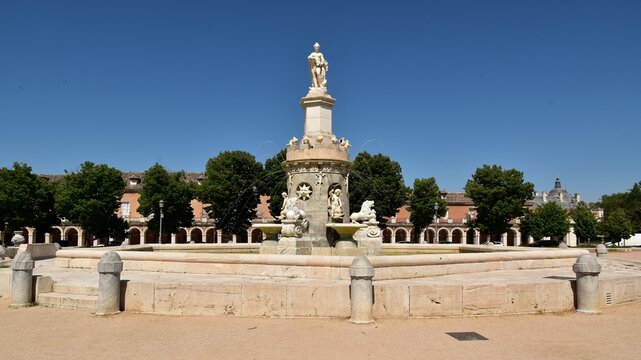 La Fontaine de la Mariblanca sur la place Saint-Antoine &agrave; Aranjuez en Espagne