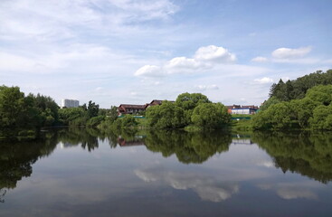 Obraz premium Lapshinsky pond in the village of Lapshinka, Moscow