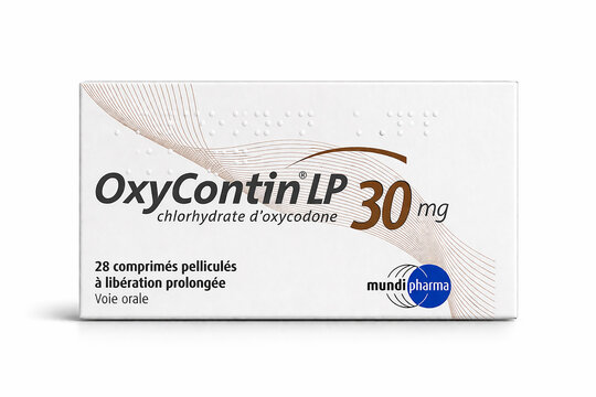 boite de comprim&eacute;s de marque Oxycontin isol&eacute; sur un fond blanc