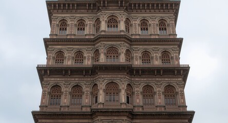 Obraz premium Tall multi level building showcasing intricate architectural window elements