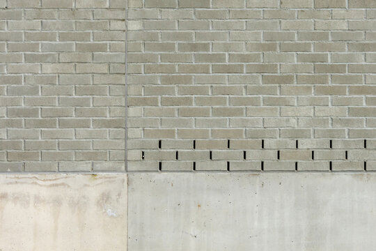 Mur en briques et b&eacute;ton avec motifs g&eacute;om&eacute;triques et texture urbaine