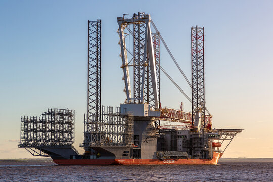 Wind Peak offshore wind Installation Vessel Arriving at Hull Siemens Gamesa Port, East Yorkshire, England, UK