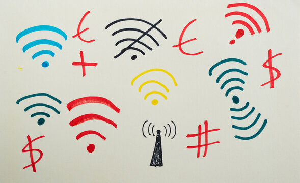 Conjunto de iconos WiFi y s&iacute;mbolos tecnol&oacute;gicos dibujados a mano en colores, concepto de conectividad digital