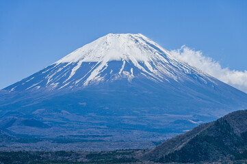 Fototapeta premium 山梨県本栖湖と富士山 